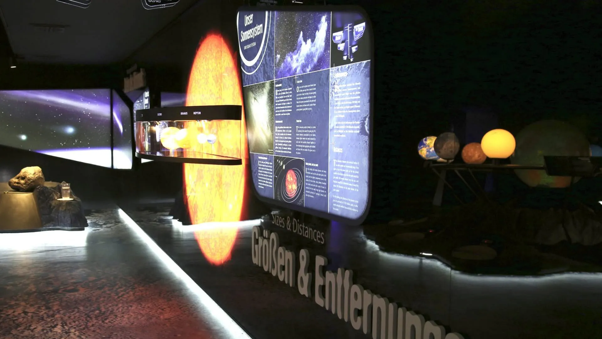 Ausstellung zu Größen und Entfernungen im Weltraum